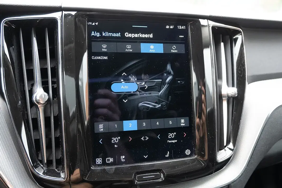 Volvo XC60 B4 2.0 MHEV Plus Dark - Thumbnail 25