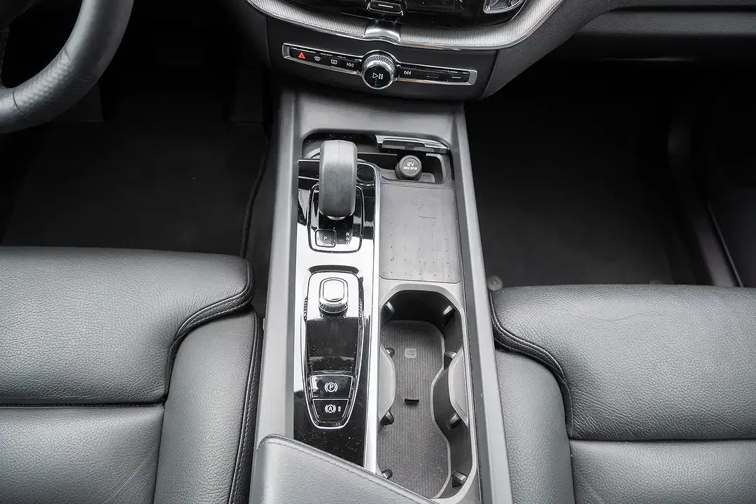 Volvo XC60 B4 2.0 MHEV Plus Dark - Thumbnail 27