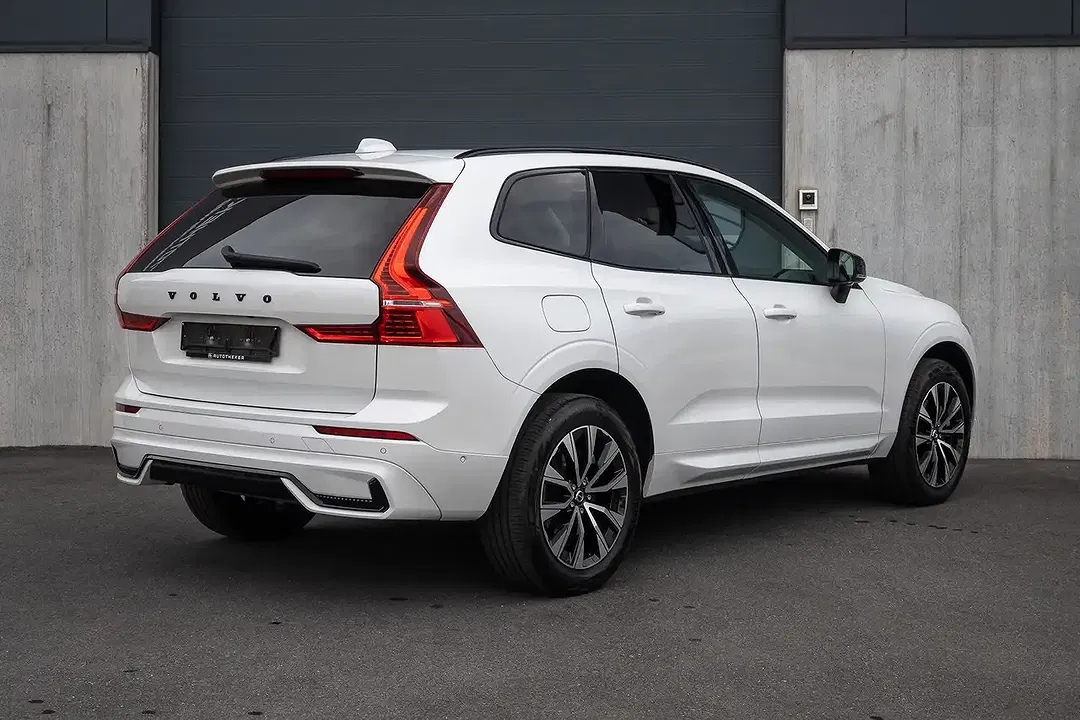 Volvo XC60 B4 2.0 MHEV Plus Dark - Thumbnail 3