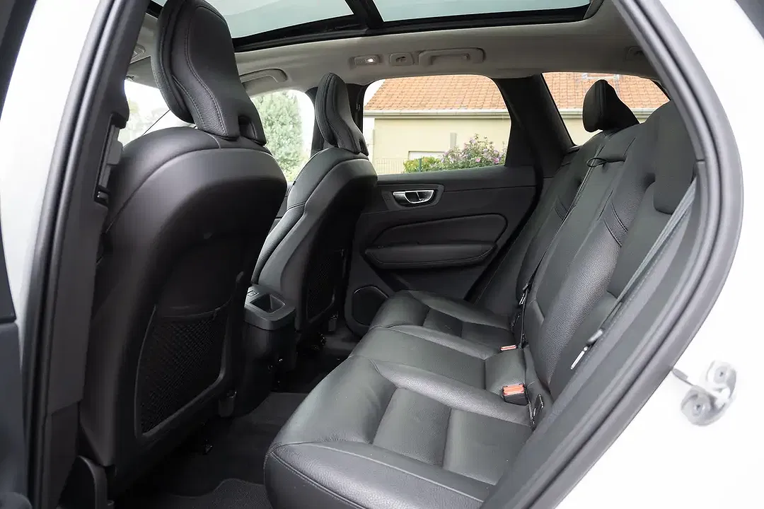 Volvo XC60 B4 2.0 MHEV Plus Dark - Thumbnail 30