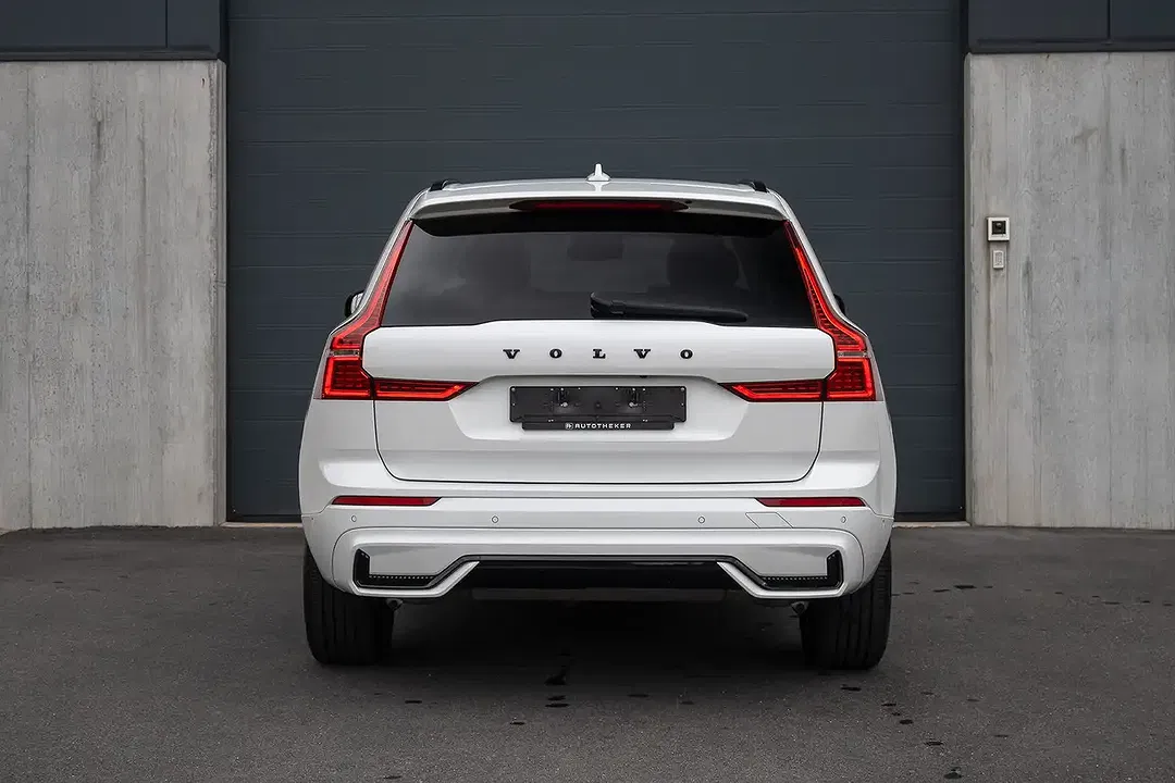 Volvo XC60 B4 2.0 MHEV Plus Dark - Thumbnail 4