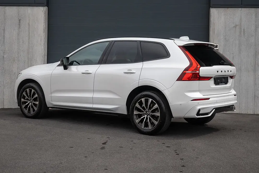 Volvo XC60 B4 2.0 MHEV Plus Dark - Thumbnail 5