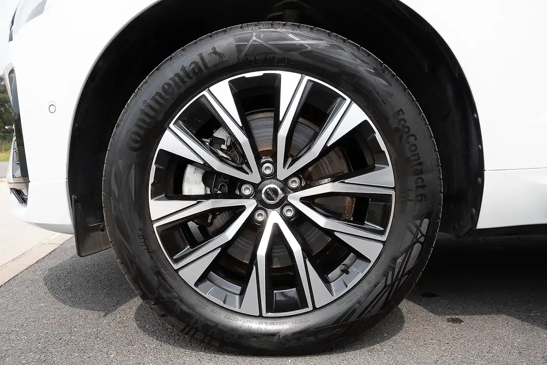 Volvo XC60 B4 2.0 MHEV Plus Dark - Thumbnail 9