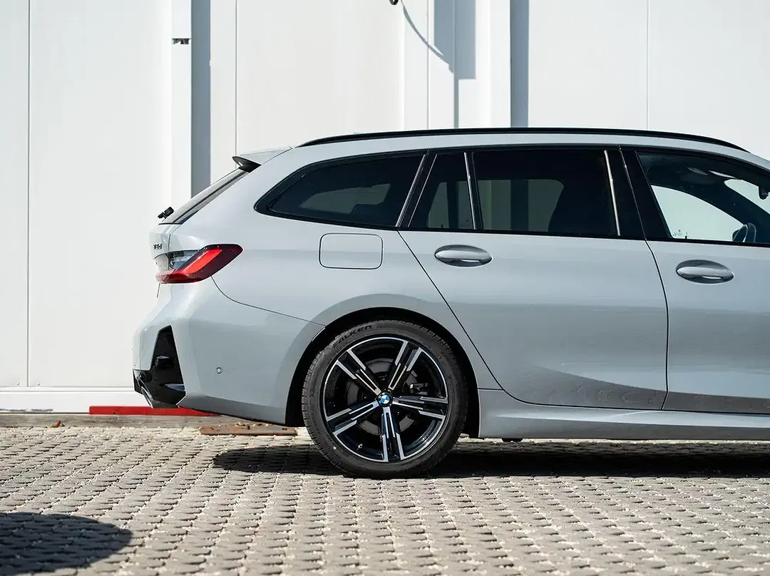 BMW 318 Touring M Sport - Thumbnail 6
