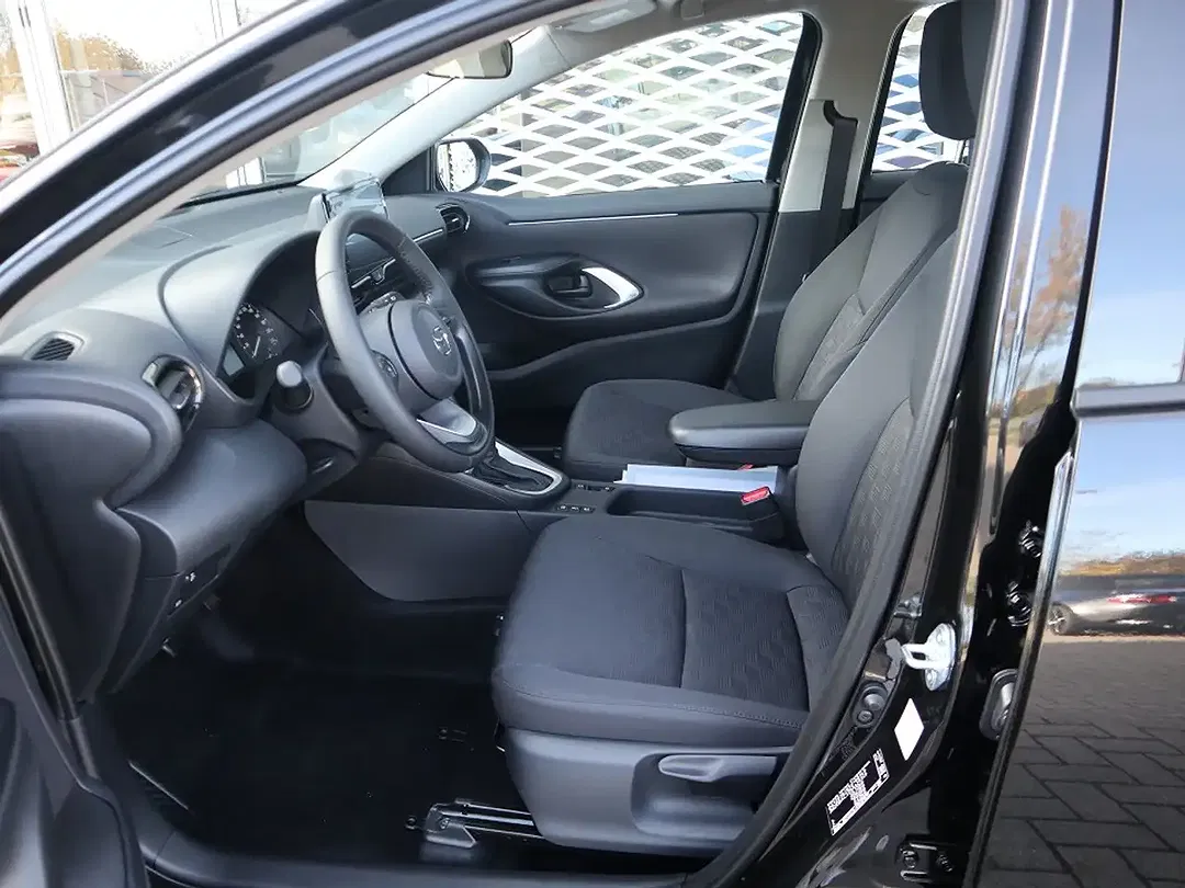 Mazda 2 1.5 VVT-i CVT Hybrid Centre-Line - Thumbnail 11