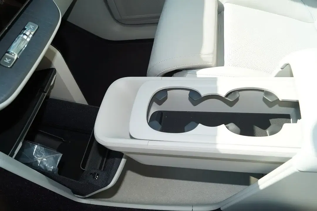 Volvo EX60 EV AUT AWD Ultra - Thumbnail 9