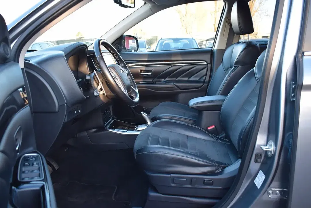 Mitsubishi Outlander PHEV 4WD Basis Spirit - Thumbnail 12