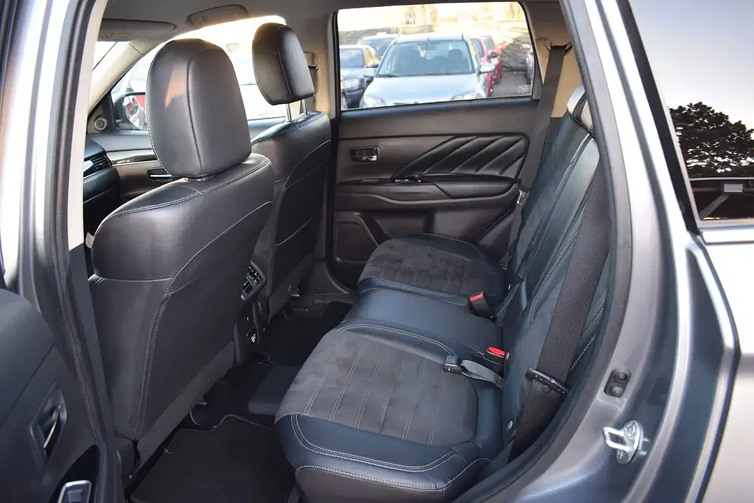 Mitsubishi Outlander PHEV 4WD Basis Spirit - Thumbnail 14