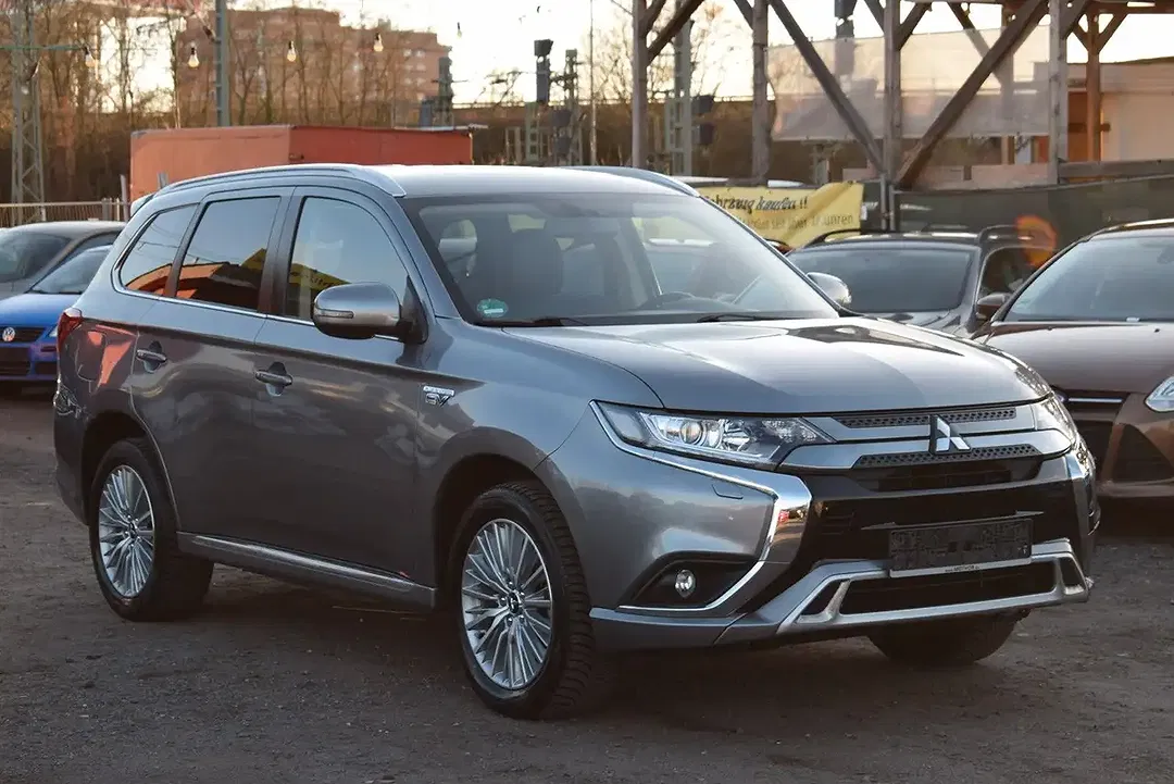 Mitsubishi Outlander PHEV 4WD Basis Spirit - foto 2