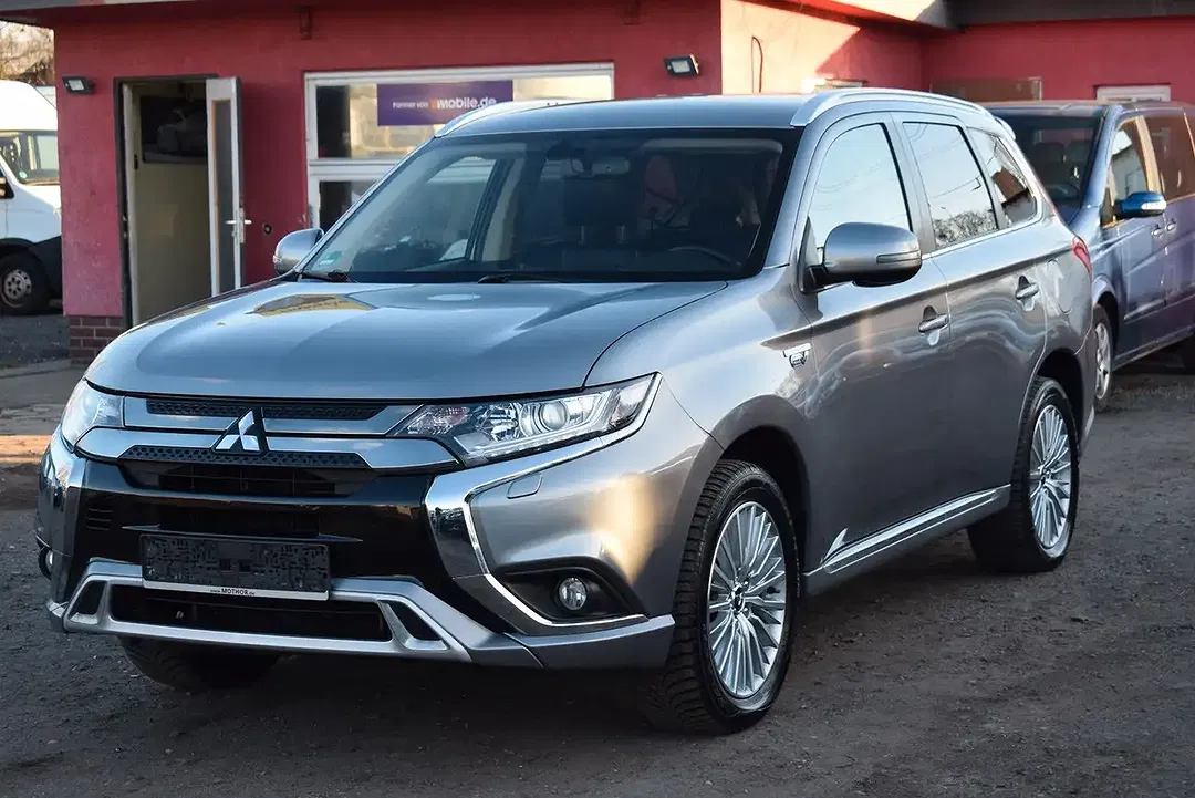 Mitsubishi Outlander PHEV 4WD Basis Spirit - Thumbnail 3