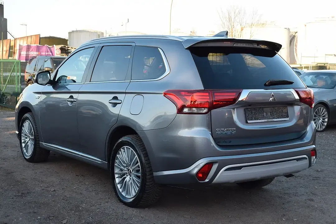Mitsubishi Outlander PHEV 4WD Basis Spirit - Thumbnail 4