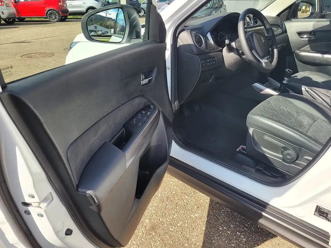 Suzuki Vitara 1.4 4x4 - Thumbnail 11