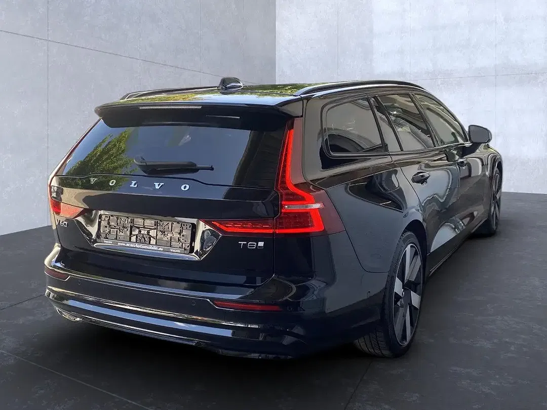 Volvo V60 PHEV Hybrid AWD Recharge Ultra Dark - Thumbnail 3