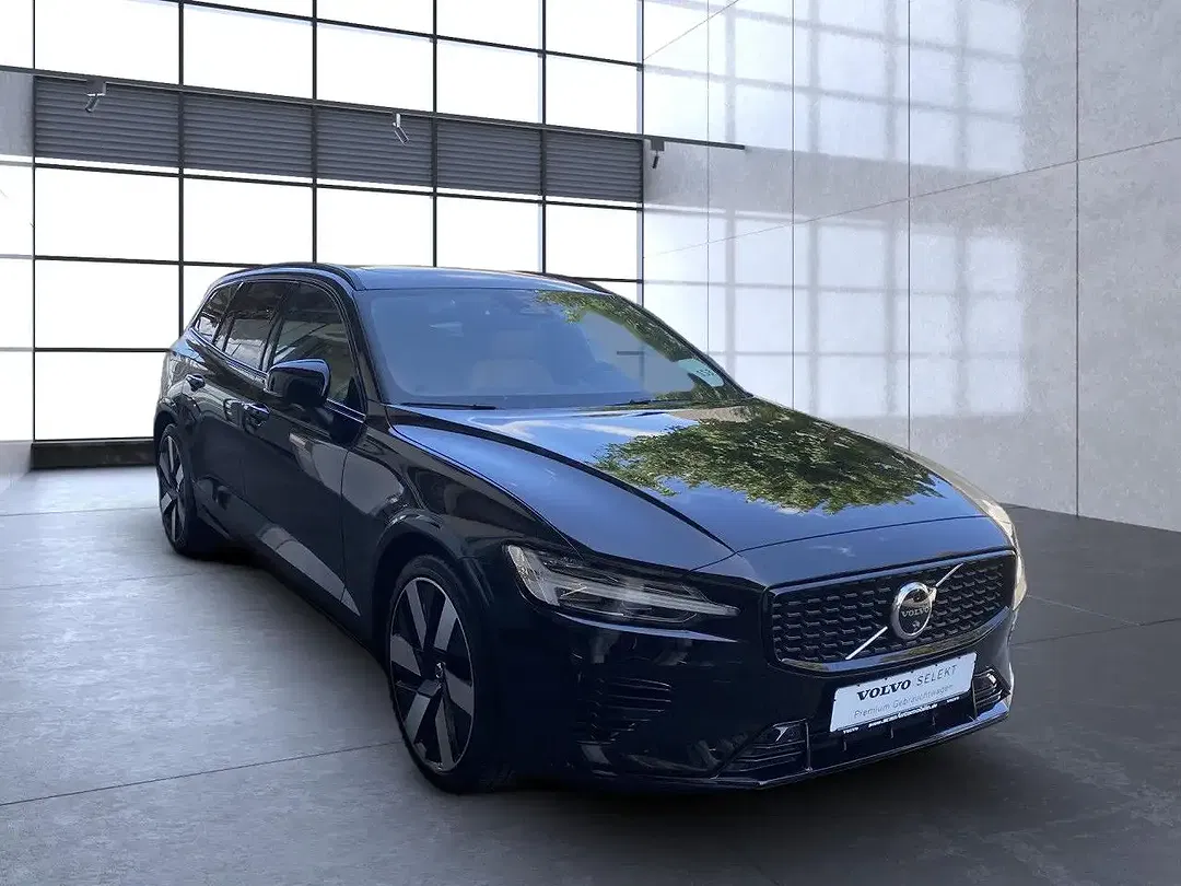 Volvo V60 PHEV Hybrid AWD Recharge Ultra Dark - Thumbnail 4