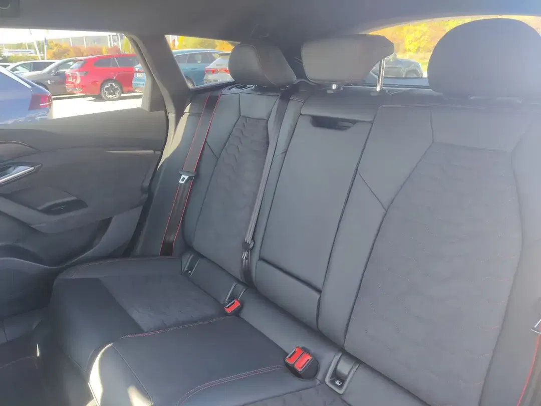 Audi A6 e-tron quattro Avant S line - Thumbnail 12