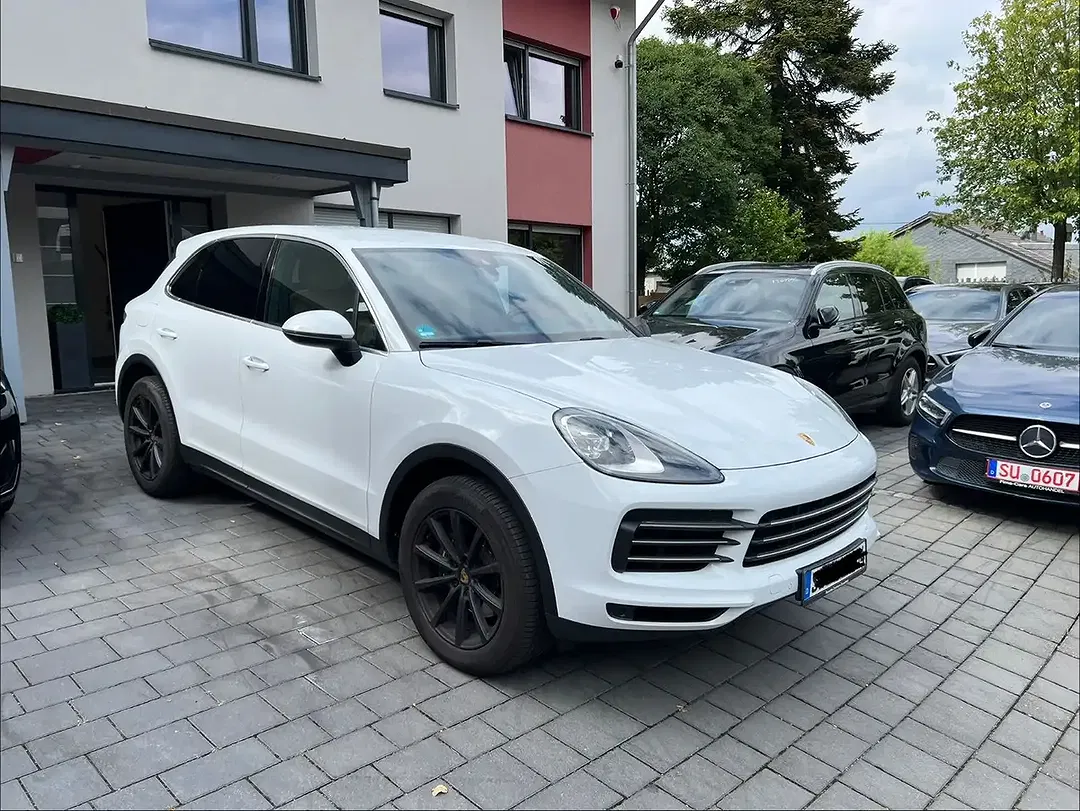 Porsche Cayenne - Thumbnail 2