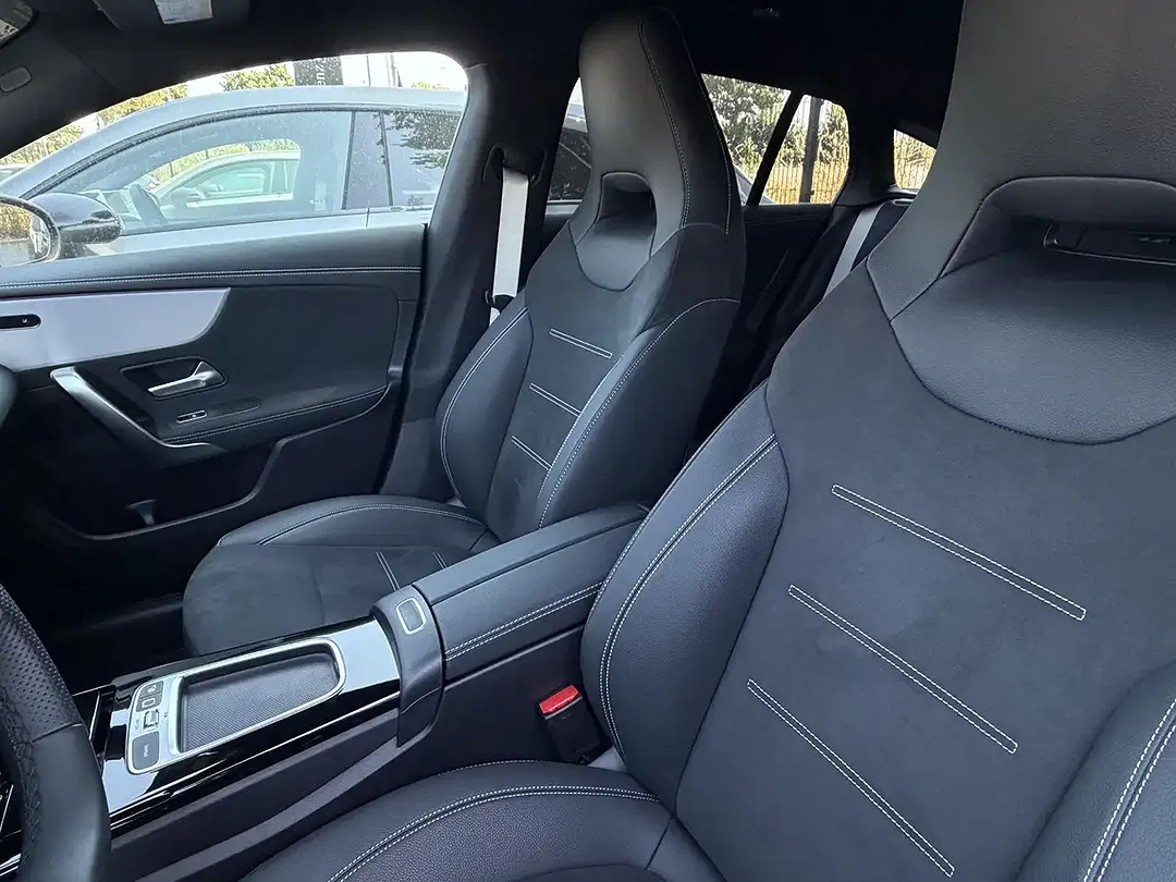 Mercedes-Benz CLA 200 AMG Line - foto 15