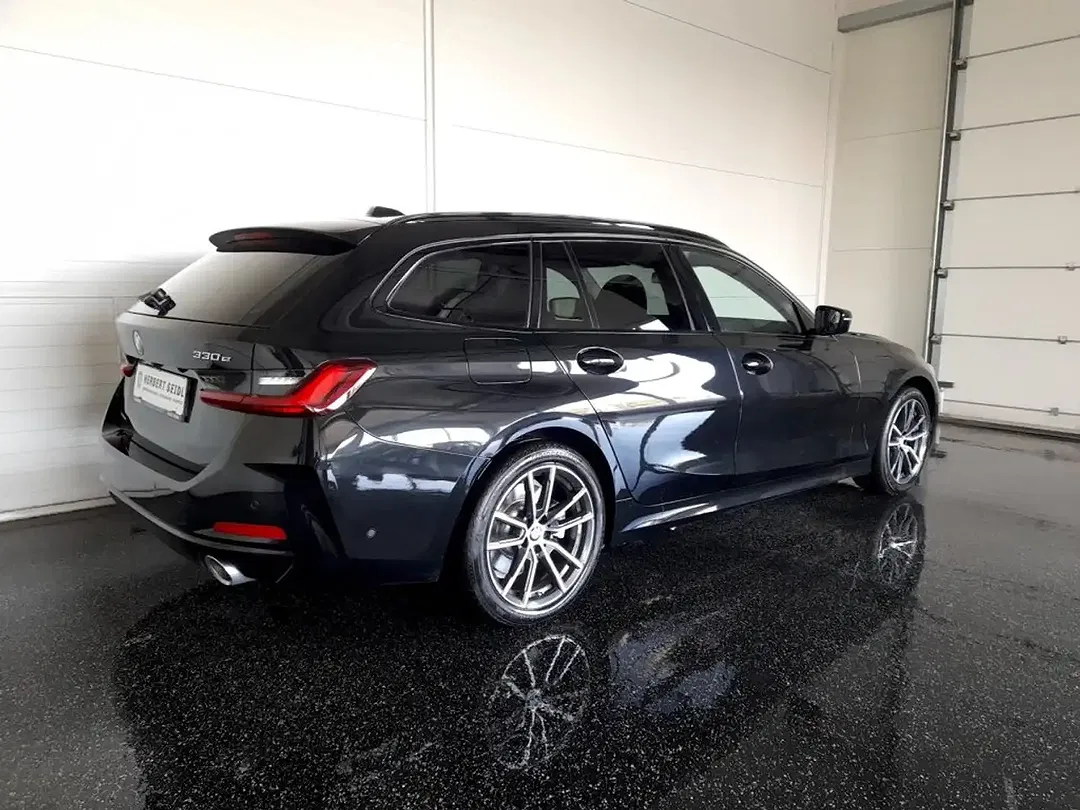 BMW 330 PHEV AUT Touring - Thumbnail 2