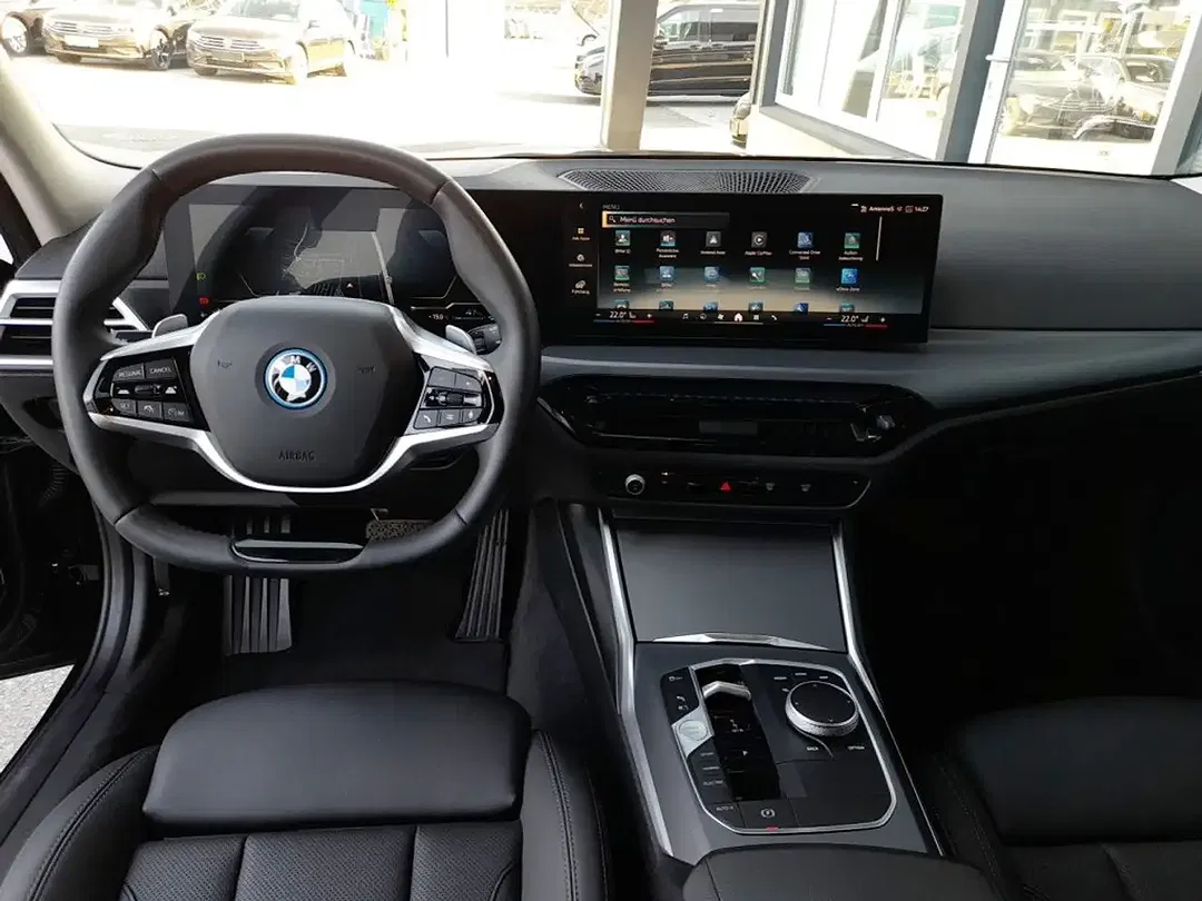 BMW 330 PHEV AUT Touring - Thumbnail 3