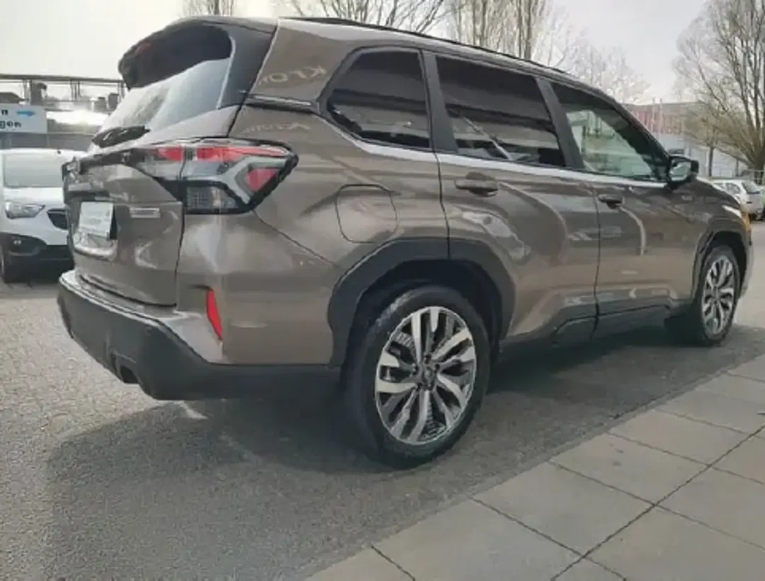 Subaru Forester Platinum - Thumbnail 6