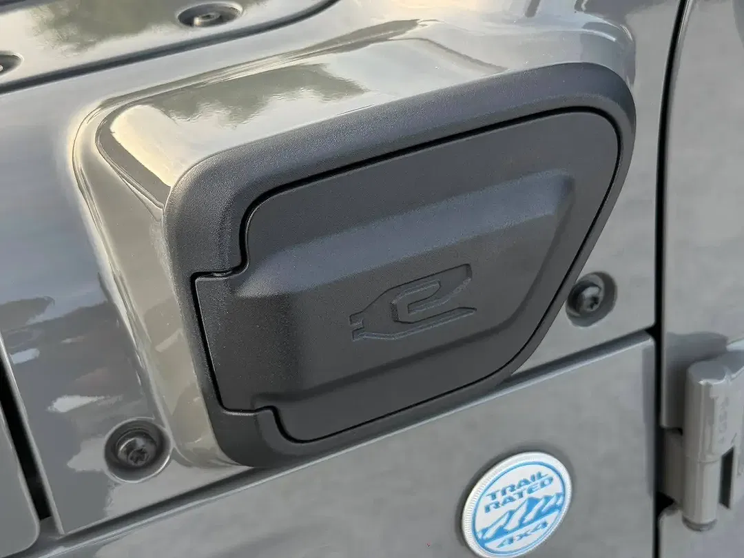 Jeep Wrangler 4xe Unlimited Sahara - Thumbnail 10