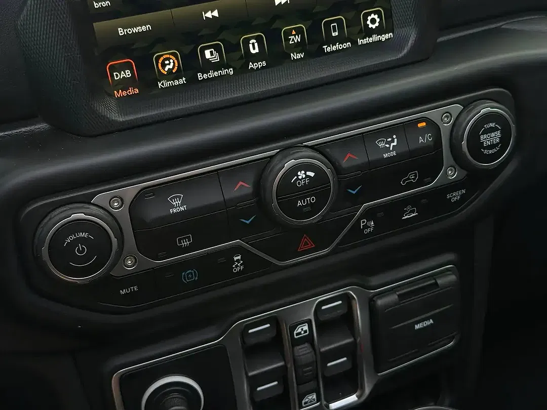 Jeep Wrangler 4xe Unlimited Sahara - Thumbnail 32