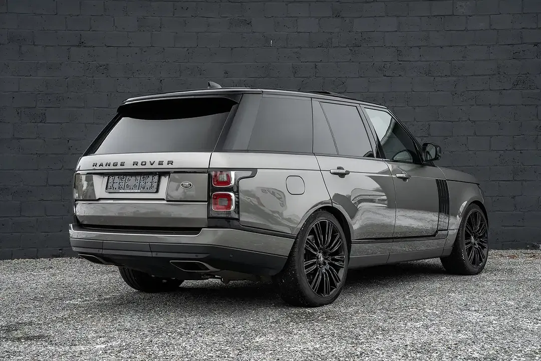 Land Rover Range Rover P400e Vogue - Thumbnail 3