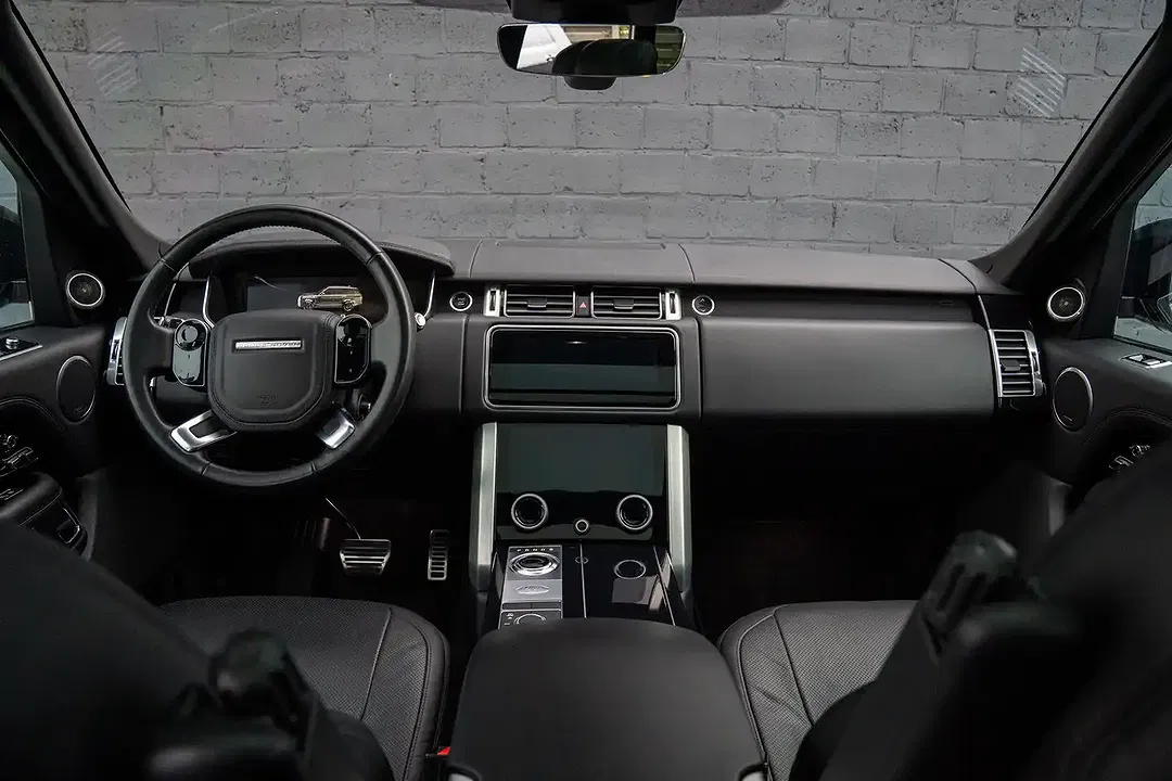 Land Rover Range Rover P400e Vogue - Thumbnail 6