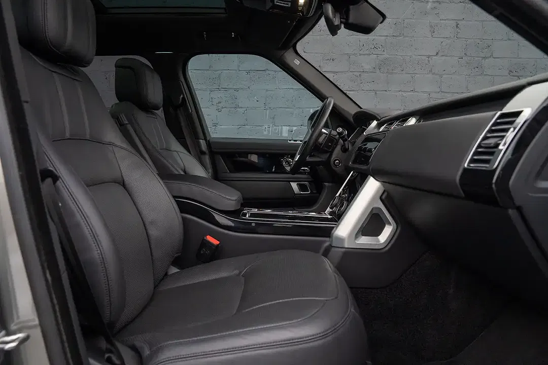 Land Rover Range Rover P400e Vogue - Thumbnail 7