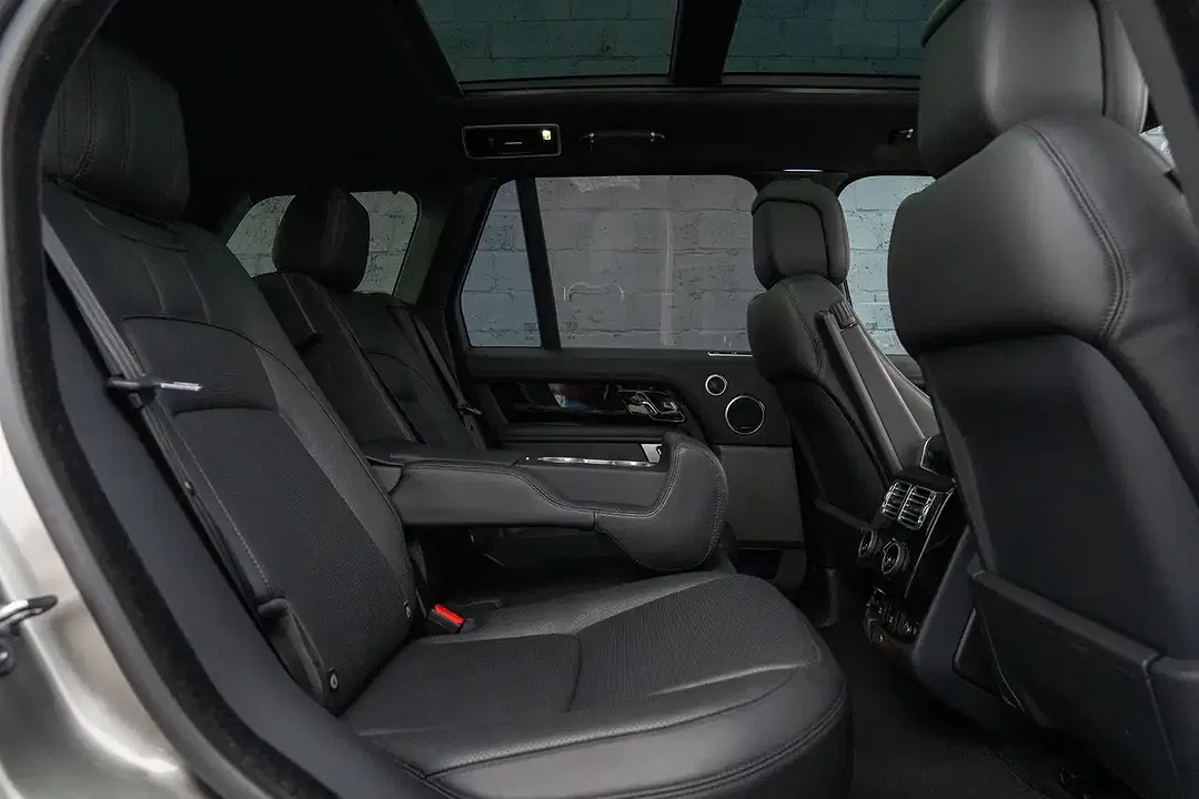 Land Rover Range Rover P400e Vogue - Thumbnail 8