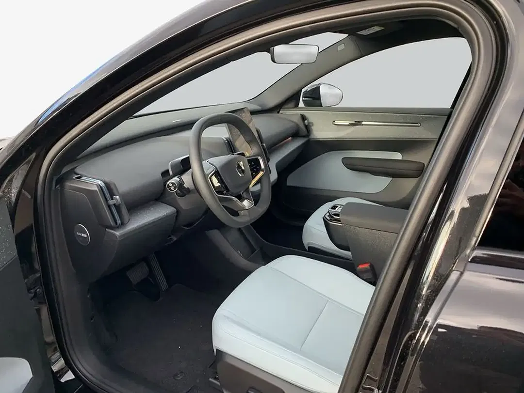 Volvo EX30 AWD Twin Motor Performance Ultra - Thumbnail 9