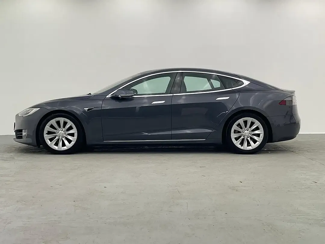 Tesla Model S Long Range - Thumbnail 11