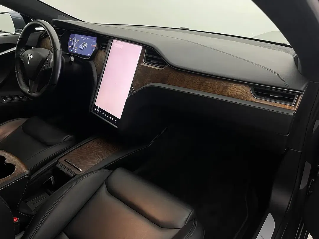 Tesla Model S Long Range - Thumbnail 13