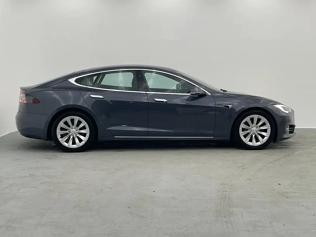 Tesla Model S Long Range - Thumbnail 6
