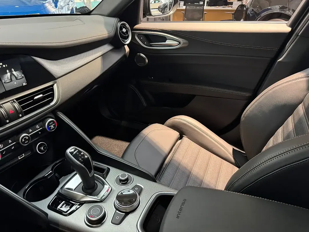 Alfa Romeo Giulia 2.0 Turbo Q4 - Thumbnail 11