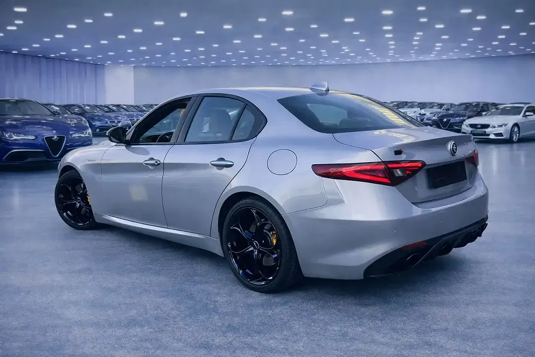 Alfa Romeo Giulia Q4 Performance Veloce - Thumbnail 3