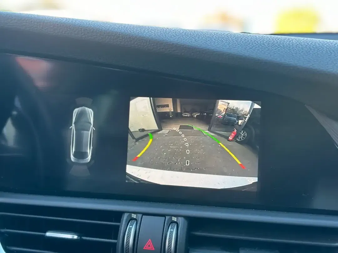 Alfa Romeo Giulia Q4 Performance Veloce - Thumbnail 6