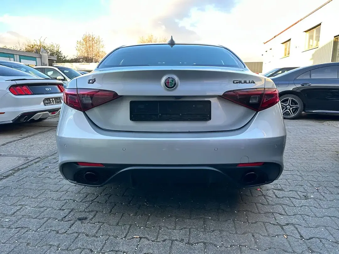 Alfa Romeo Giulia Q4 Performance Veloce - Thumbnail 8