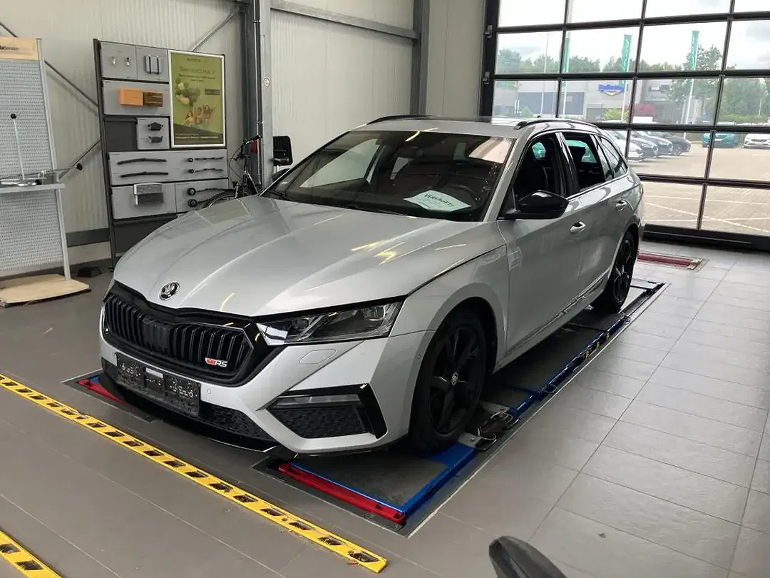 Skoda Octavia 2.0 TDI 4x4 vRS Combi - Thumbnail 2