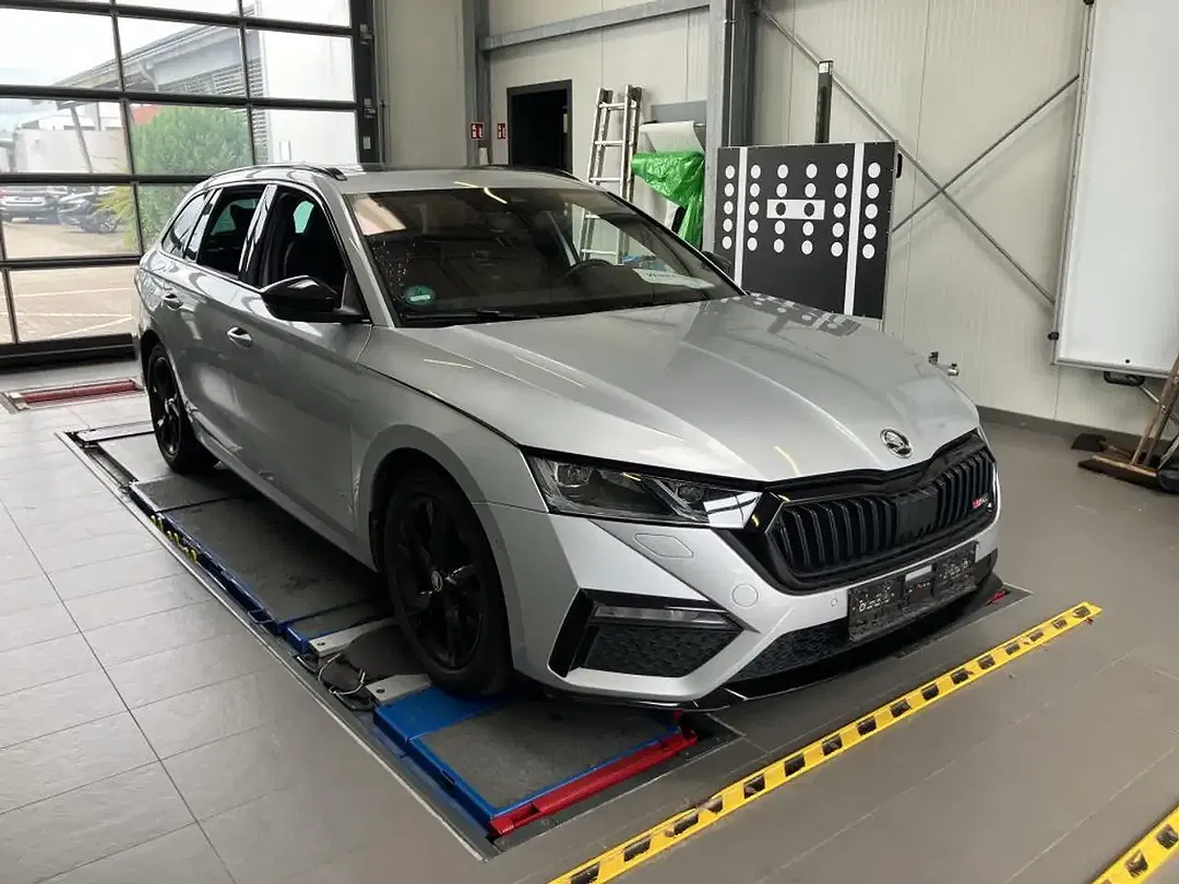 Skoda Octavia 2.0 TDI 4x4 vRS Combi - Thumbnail 4