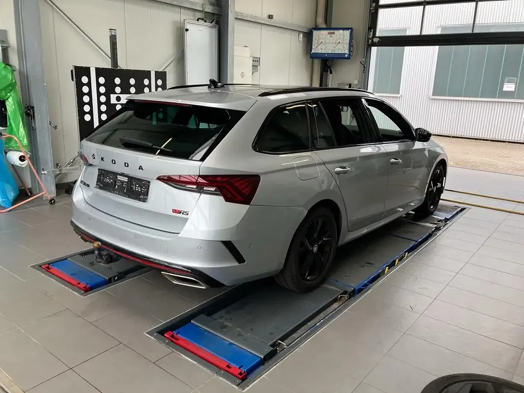 Skoda Octavia 2.0 TDI 4x4 vRS Combi - Thumbnail 5