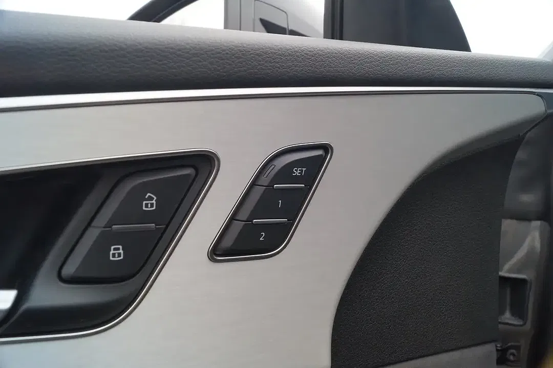 Audi Q8 55 TFSI quattro - Thumbnail 8