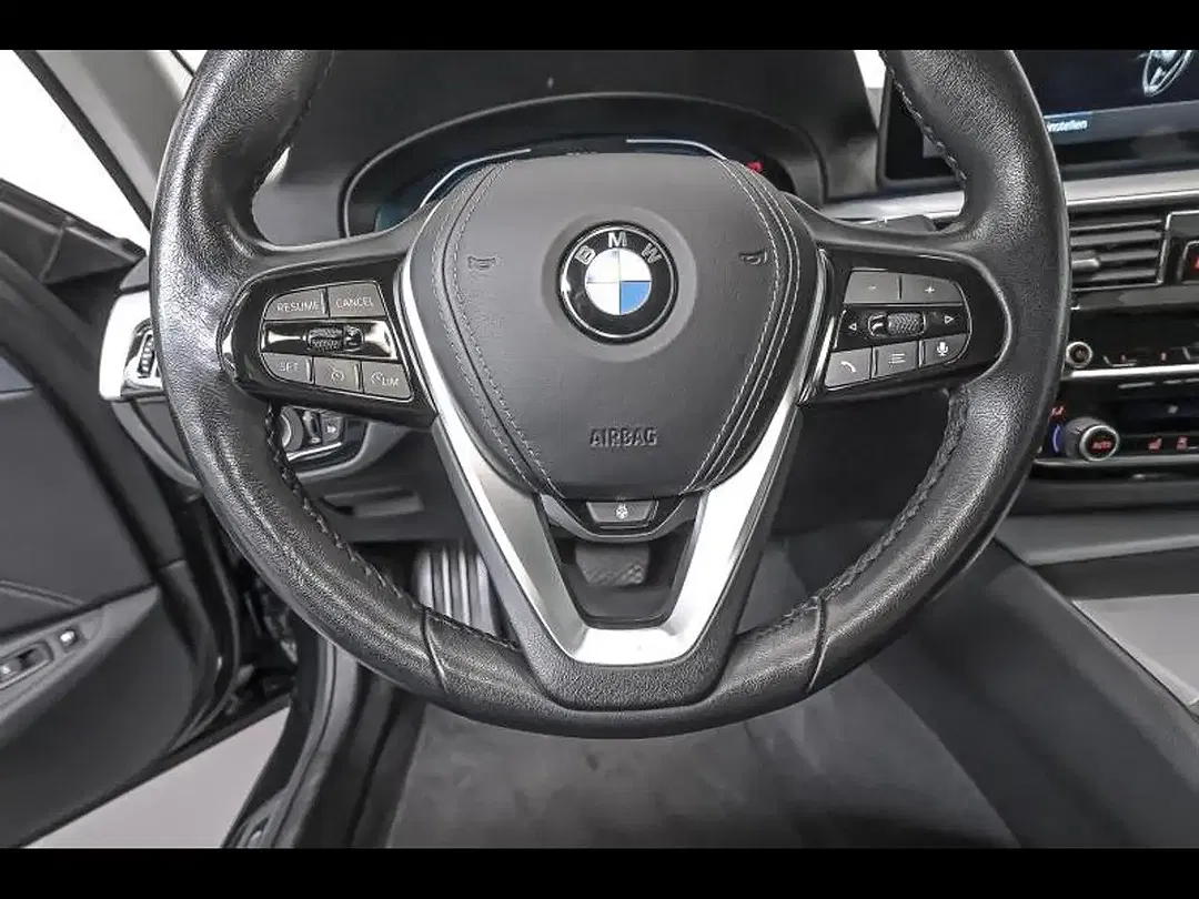 BMW 530 xDrive Touring - Thumbnail 9