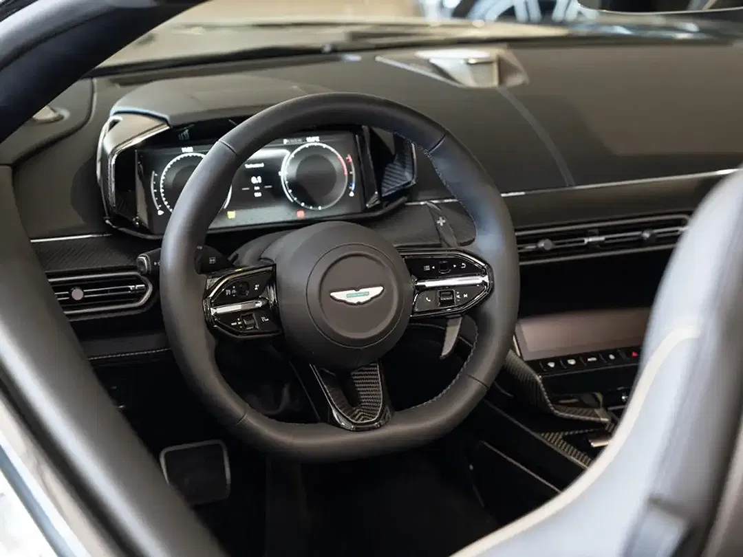 Aston Martin Vanquish Volante - Thumbnail 11