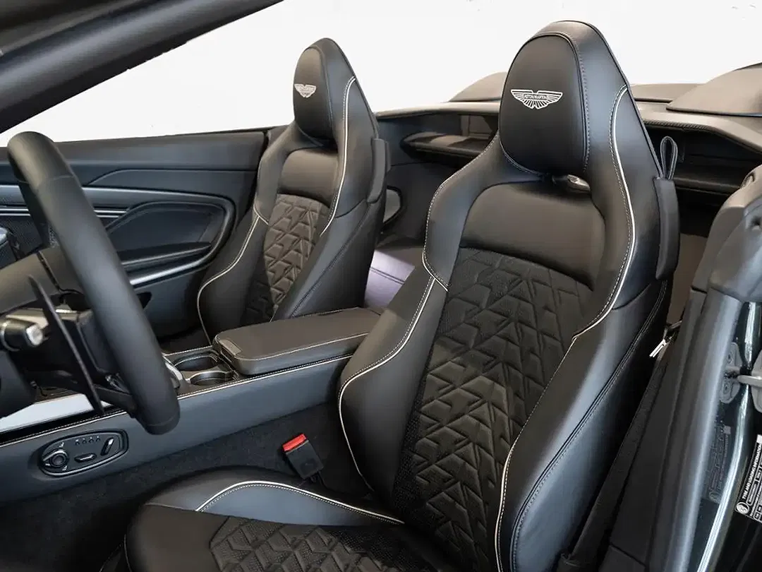 Aston Martin Vanquish Volante - Thumbnail 13