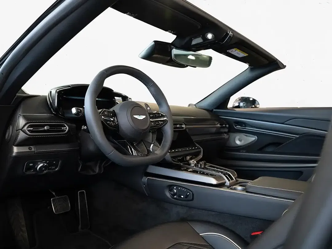 Aston Martin Vanquish Volante - Thumbnail 3