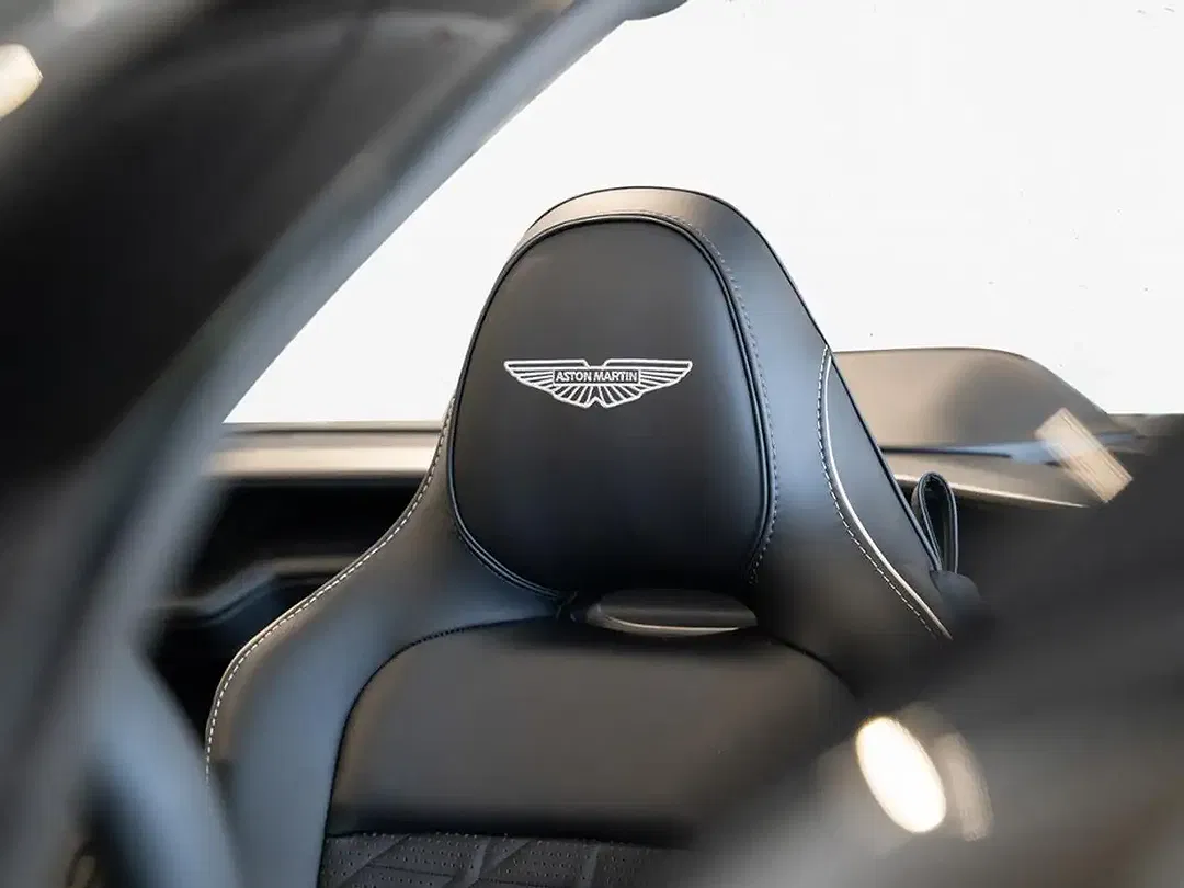 Aston Martin Vanquish Volante - Thumbnail 5