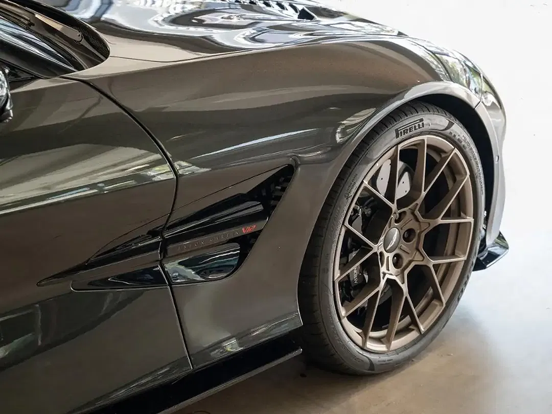 Aston Martin Vanquish Volante - Thumbnail 9