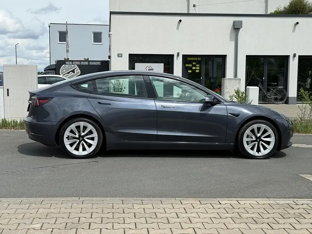 Tesla Model 3 RWD Plus Standard Range Plus - Thumbnail 4