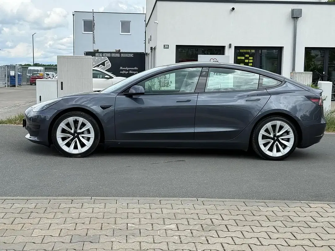 Tesla Model 3 RWD Plus Standard Range Plus - Thumbnail 5